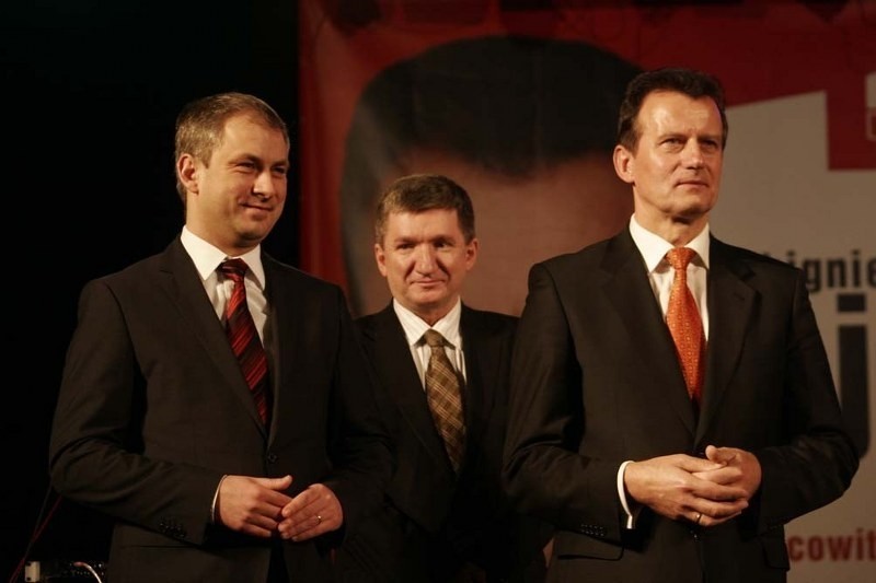 12. Zbigniew Ajchler (pierwszy z prawej)...