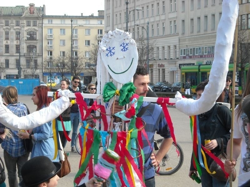 Poznaniacy w sobotę ostatecznie pożegnali zimę. Utopili ja w...