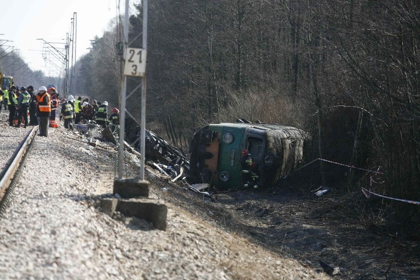 Katastrofa kolejowa w Szczekocinach: Więcej ciał nie ma, wrak usunięty. Koniec akcji