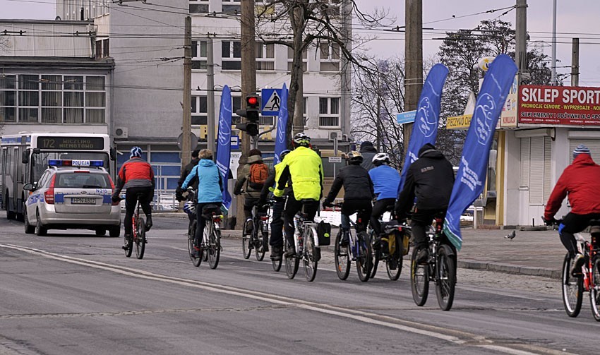 Gdynia: Protest Masy Krytycznej. Zarzucają urzędnikom niereagowanie na potrzeby rowerzystów ZDJĘCIA