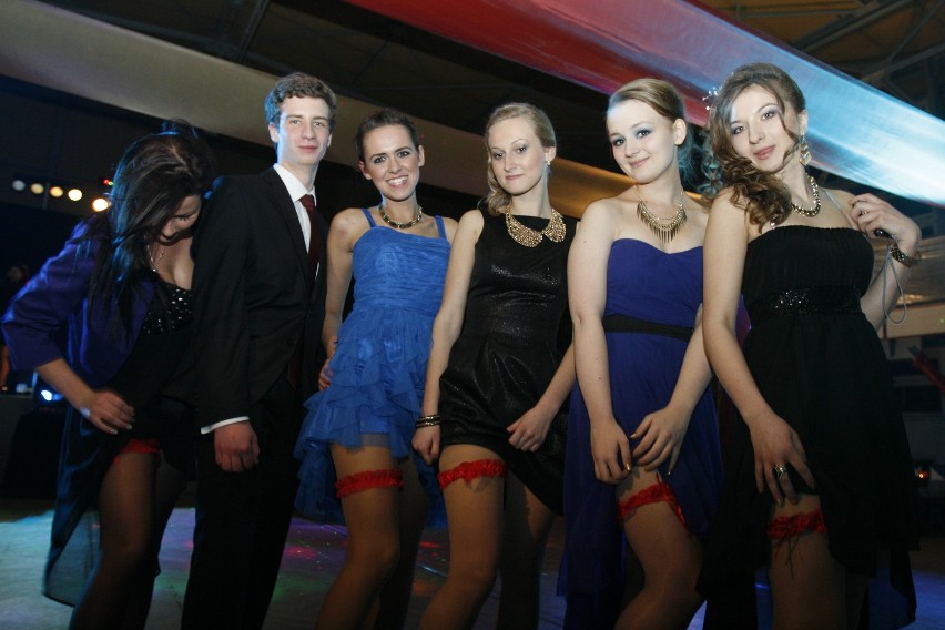 Studniówka 2013: Bal uczniów IV LO im. S. Staszica w Sosnowcu [ZDJĘCIA]