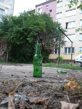 Tarnów: mieszkańcy Lwowskiej mają dość libacji [INTERWENCJA]
