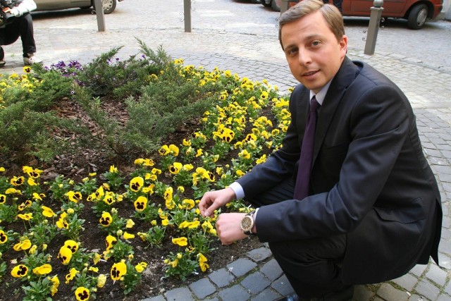 Wiceprezydent Dariusz Joński chce przyozdobić kwiatami łódzkie ronda.