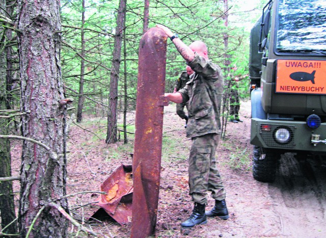 Zasobnik na bombę lotniczą wykopano na pustyni