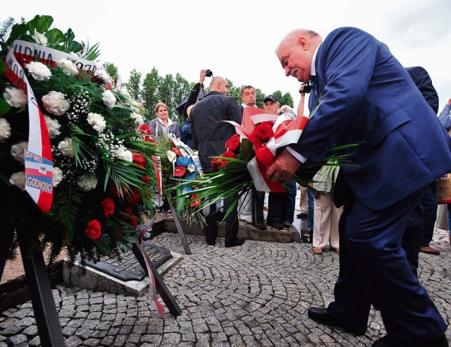 Lech wałęsa samodzielnie świętował rocznicę wydarzeń pod stocznią w Gdańsku