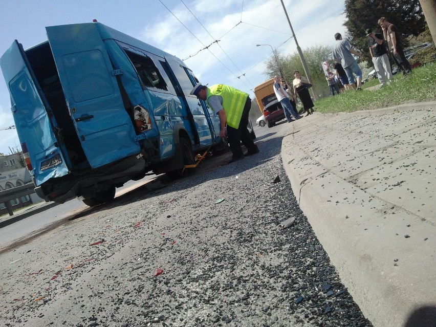 Al. Kraśnicka: Zderzenie busa i trzech innych pojazdów...