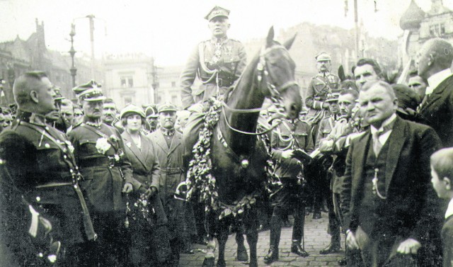 20 czerwca 1922 roku. Gen. Stanisław Szeptycki obejmuje w imieniu RP Katowice