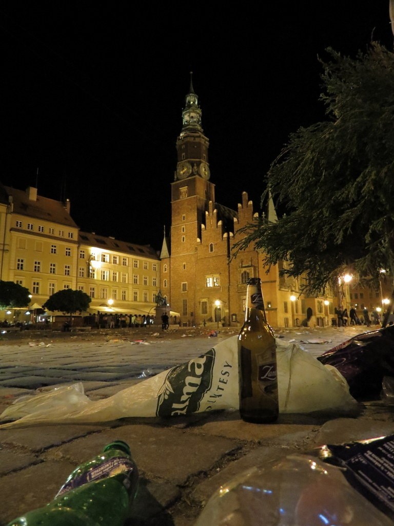 Sprzątanie Rynku po fecie Śląska Wrocław (ZOBACZ)
