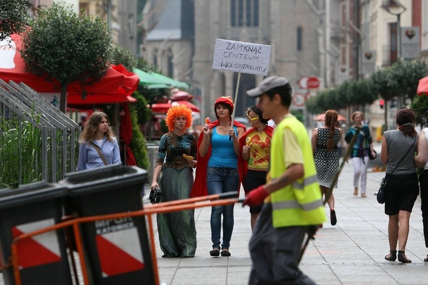 Katowice: Superbohaterowie protestowali na Mariackiej [ZDJĘCIA]