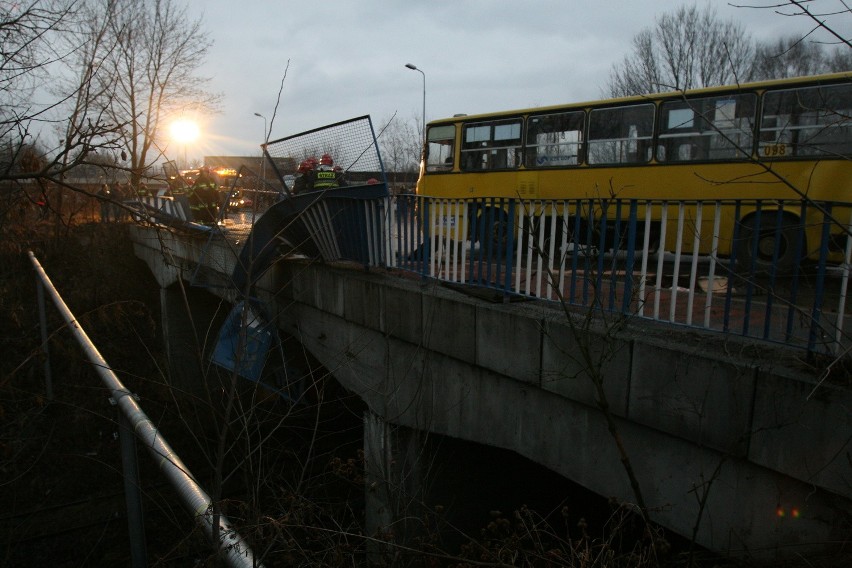 Pięć osób poszkodowanych w zderzeniu autobusów w Mysłowicach [ZDJĘCIA]