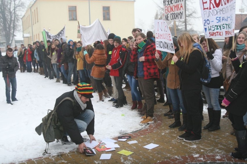 Manifestacja młodzieży Ekonomika z Raciborza [ZDJĘCIA i WIDEO]