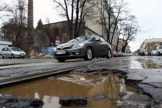 Łatanie dziur w Łodzi rozpoczyna się w środę, 6 marca.