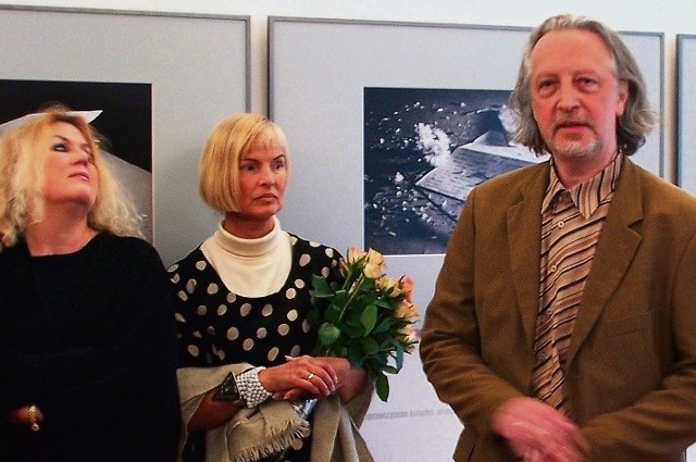 Ryszard Czernow podczas otwarcia wystawy fotograficznej