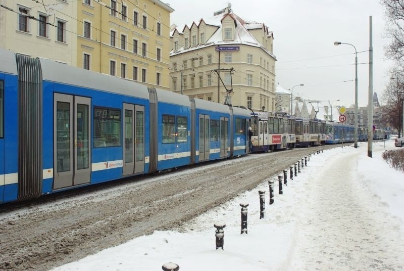 Dolny Śląsk sparaliżowany przez opady śniegu