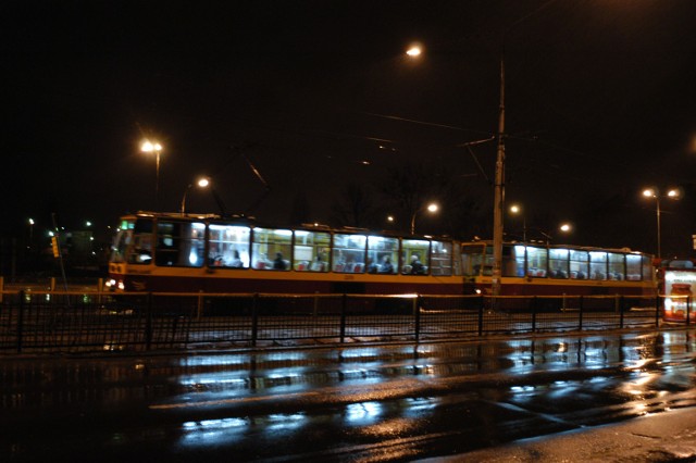 Sprawca zaatakowała jednego z pasażer&oacute;w tramwaju linii nr 5