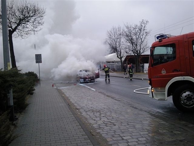 Wrocław: Wybuch samochodu na Karmelkowej (ZOBACZ)