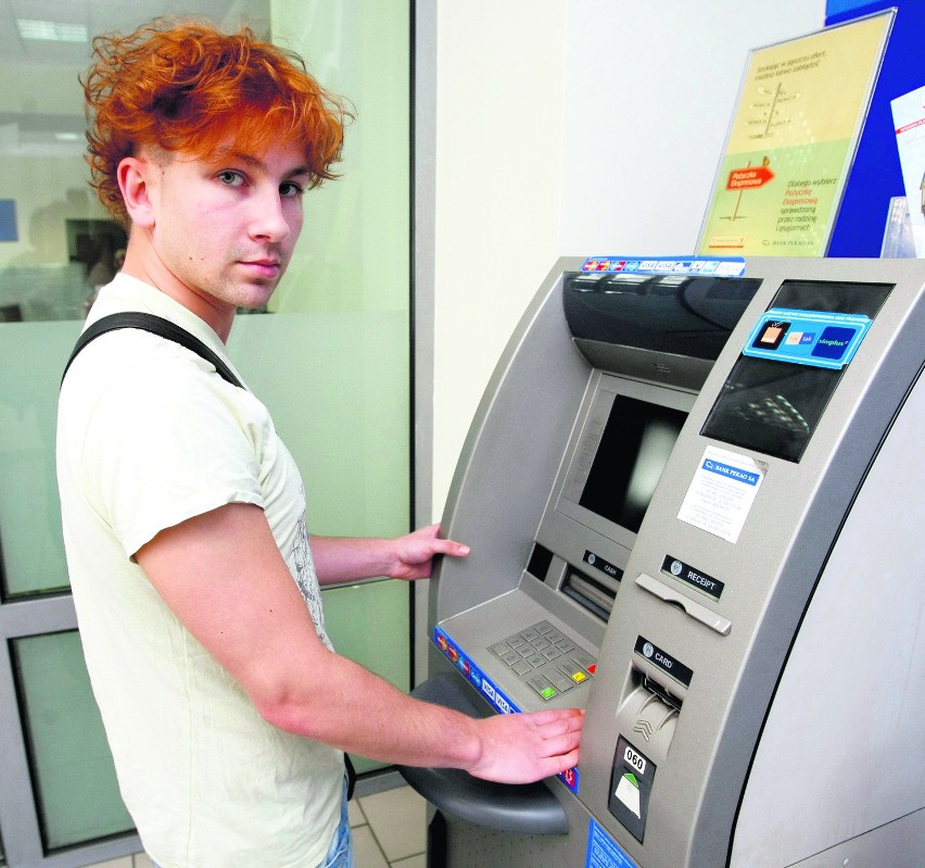 Kłopot Mateusza Czyczerskiego zaczął się od tego bankomatu