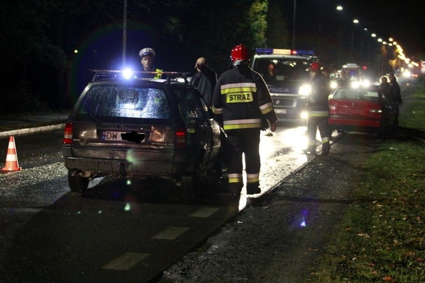 Wrocław: Wypadek na ul. Średzkiej. Trzy osoby ranne (ZDJĘCIA)