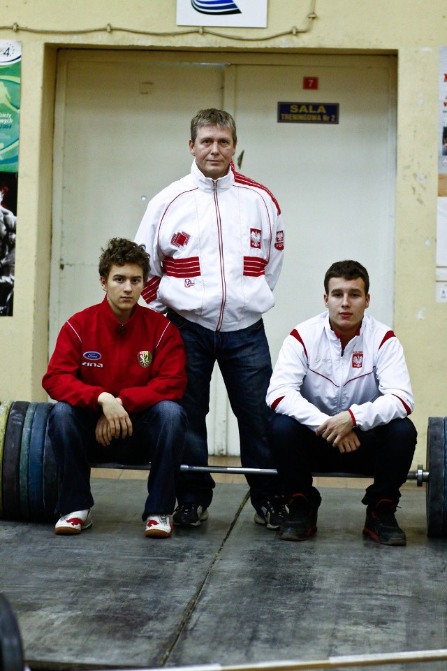 Marek Gorzelniak to brązowy medalista ME z Aalborga (1990) oraz 15-krotny mistrz kraju. Na zdjęciu z synami Michałem (z lewej) i Kacprem.