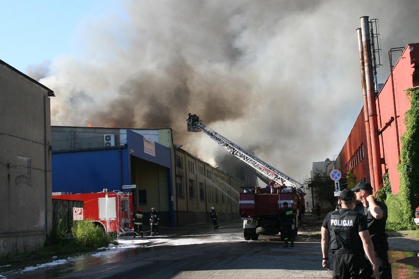 Łódź: pożar Wifamy (AKTUALIZACJA - ZDJĘCIA)