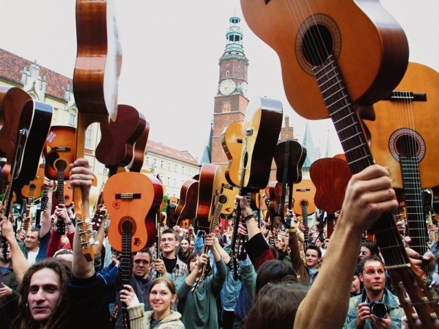 W zeszłym roku na Rynek przyszło z gitarami 1951 osób