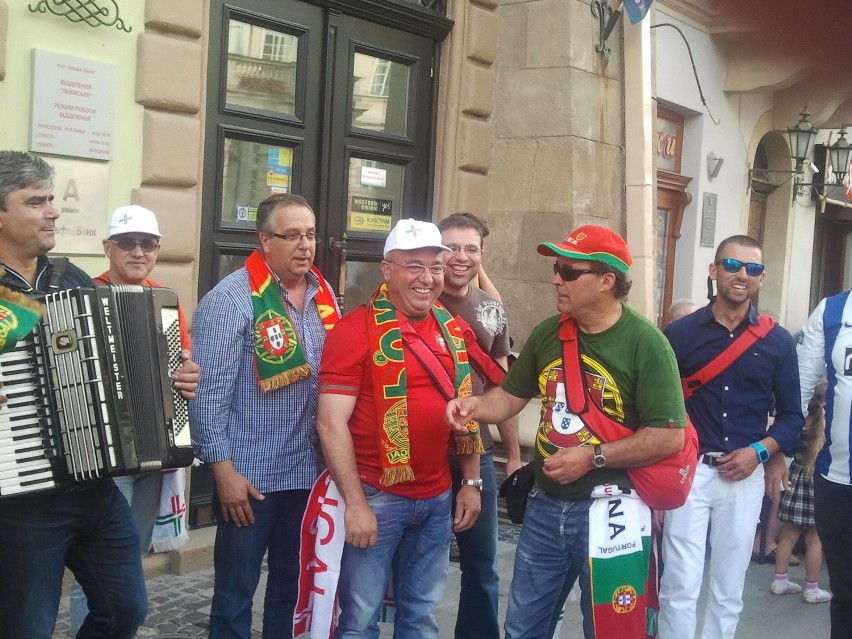 Euro 2012: Po prowokacji Ukraińcy zaostrzają kontrole w strefach kibica