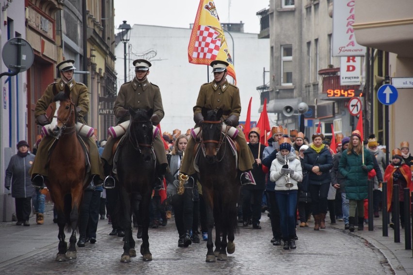 Orszak Trzech Króli przeszedł ulicami Starogardu [ZDJĘCIA] 