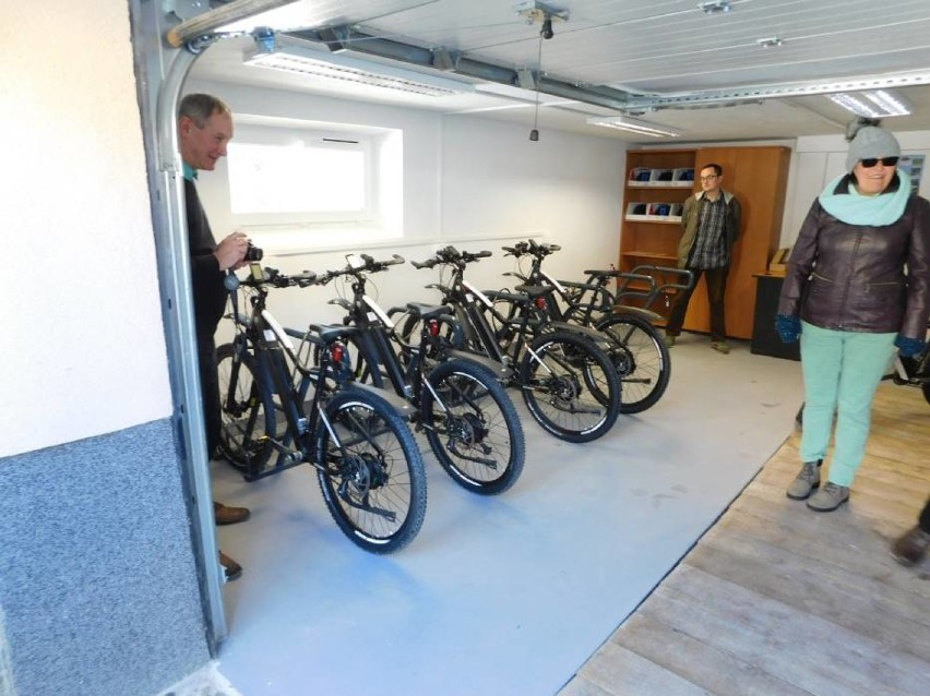 W Jedlinie-Zdroju w pierwszy dzień wiosny ruszyła wypożyczalnia rowerów elektrycznych