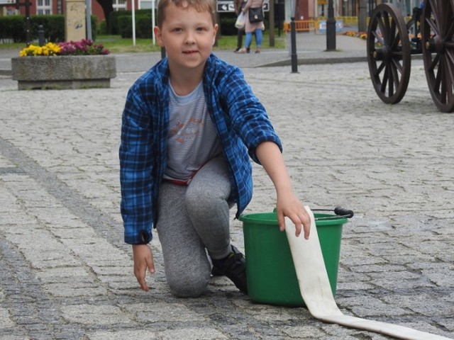 Każda z ekip dostała tablet z mapą i zadaniami.