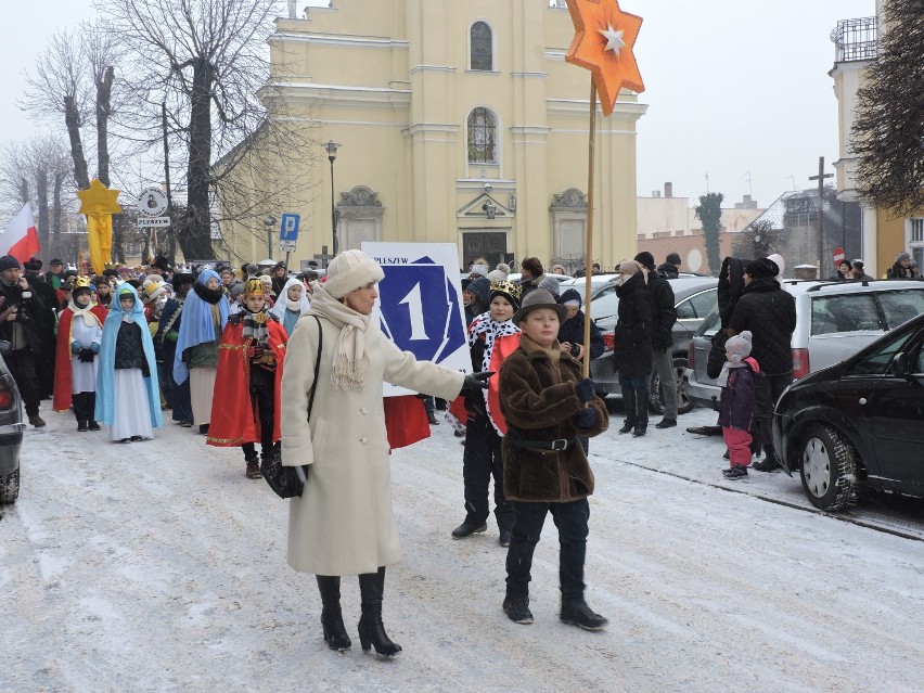 Orszak Trzech Króli w Pleszewie z kolędą na ustach