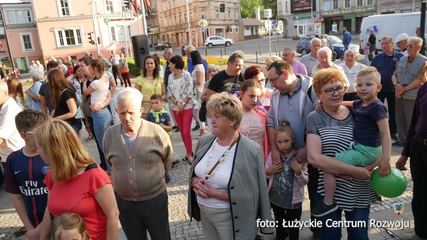 Tłumy na otwarciu skweru przy Wieży Barckiej 