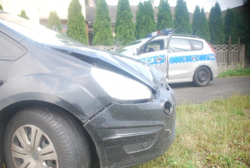 Kolizja w Koziegłowach: 28-latek zagapił się i uderzył w tył hondy. Kierowca stracił prawo jazdy