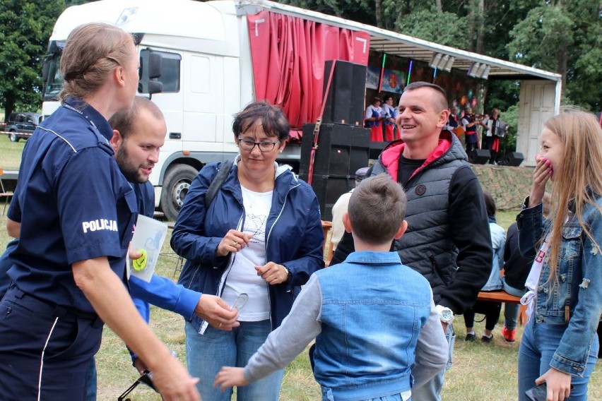 Festyn myśliwski w Zakrzewie z udziałem policjantów z Lipna i Dobrzynia [zdjęcia]