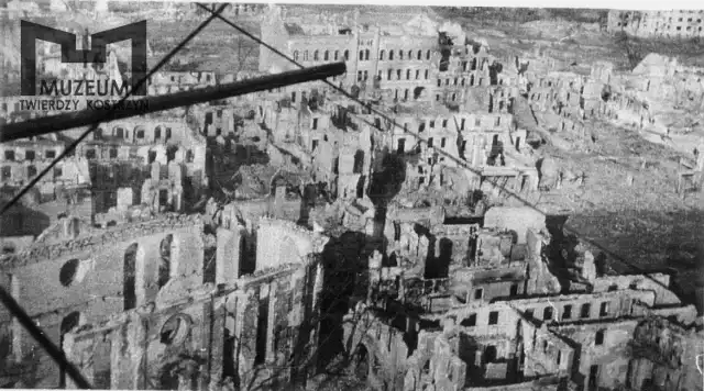 W wyniku trwających 59 dni walk o twierdzę miasto zostało zniszczone w 95 procentach.