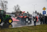 Protest rolników z AGROunii w Chełmie. Blokowana jest ulica Rejowiecka. Samochody  ciężarowe muszą omijać miasto