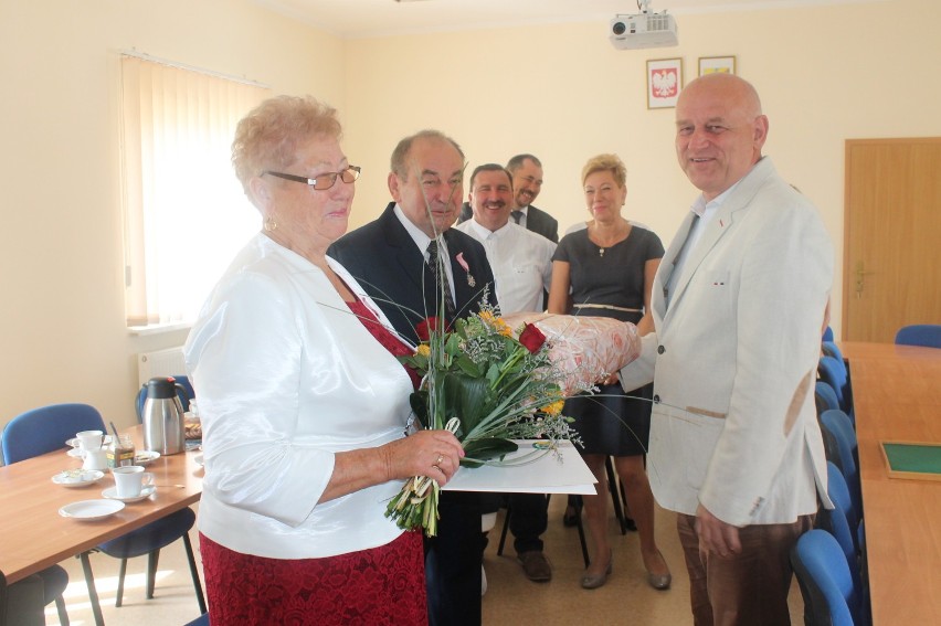 Zofia i Stanisław Ratajczak odebrali dzisiaj medale za wspólne 50 lat małżeństwa FOTO