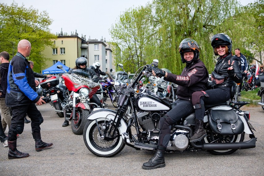 Setki motocyklistów na inauguracji sezonu w Tarnowie! Na "Starej Kapłanówce" były tłumy [DUŻO ZDJĘĆ]