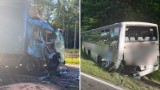 Poważny wypadek w Kołobrzegu. Samochód ciężarowy uderzył w autobus. 4 osoby ranne, kierowca był pijany [ZDJĘCIA]