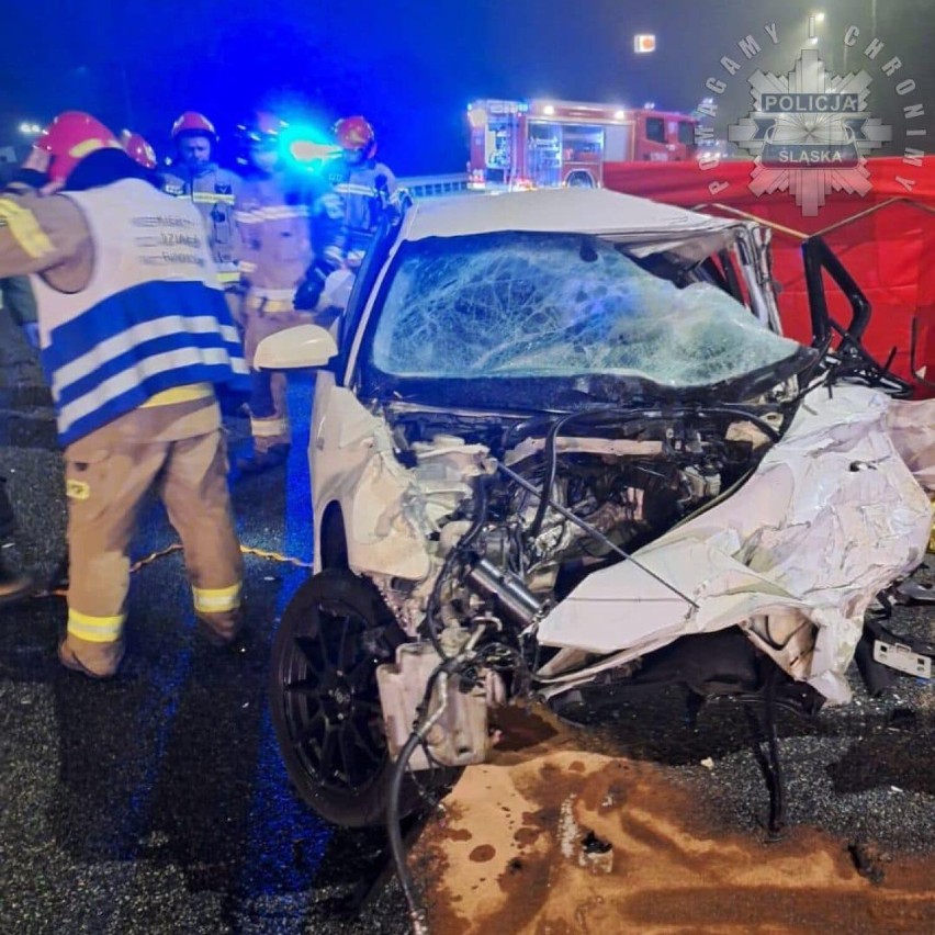 Straszny wypadek na A4 w Rudzie Śląskiej. Hiszpan jechał pod prąd autostradą, doszło do czołowego zderzenia. 39-latek nie żyje