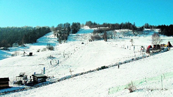 Pusty stok narciarski podczas minionego sezonu zimowego w Suchej Dolinie. Za rok ma być pełen narciarzy
