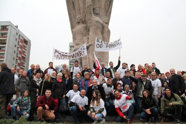 W październiku 2018 roku Zagłębiacy symbolicznie bronili pomnika Bohaterów Czerwonych Sztandarów