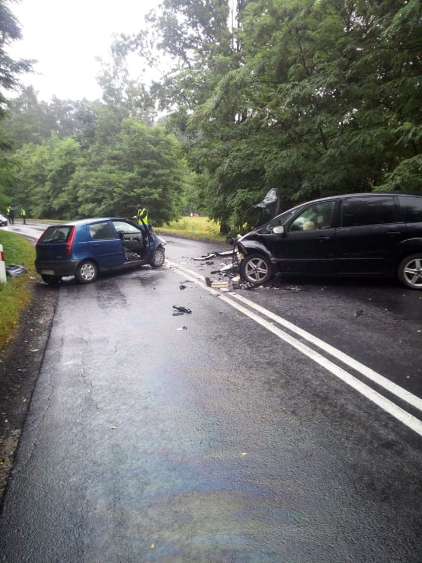 Wypadek śmiertelny w Redzeniu na drodze z Sieradza do Burzenina ZDJĘCIA