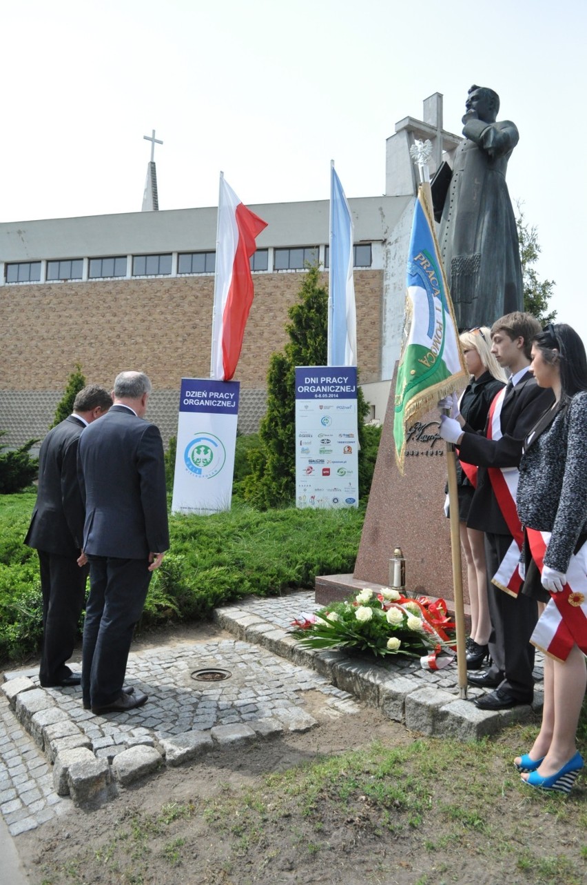 W ramach obchodów II Dni Pracy Organicznej złożono kwiaty...