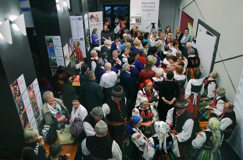 „Przystanek 60+” przyciągnął tłumy do Łódzkiego Domu Kultury