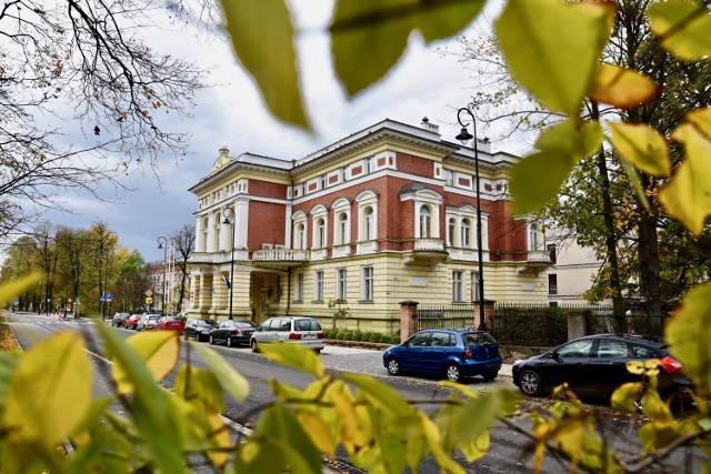 Starostwo w Nysie się zamyka. Obsługa tylko przy wejściu albo przez telefon.