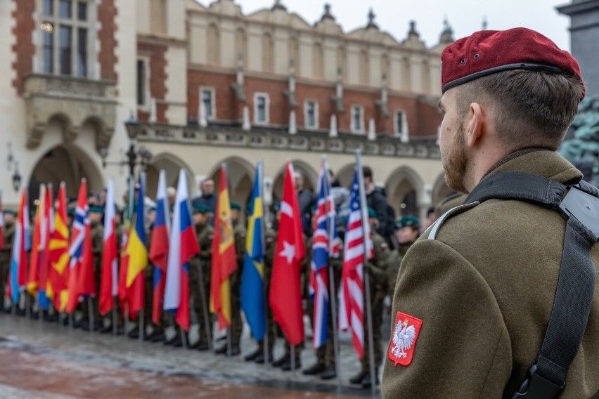 Tak Kraków świętował 25 lat Polski w strukturach NATO. Uroczystości na Rynku Głównym