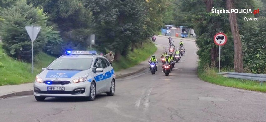Zakończenie sezonu. Żywieccy policjanci zabezpieczyli paradę motocyklistów 