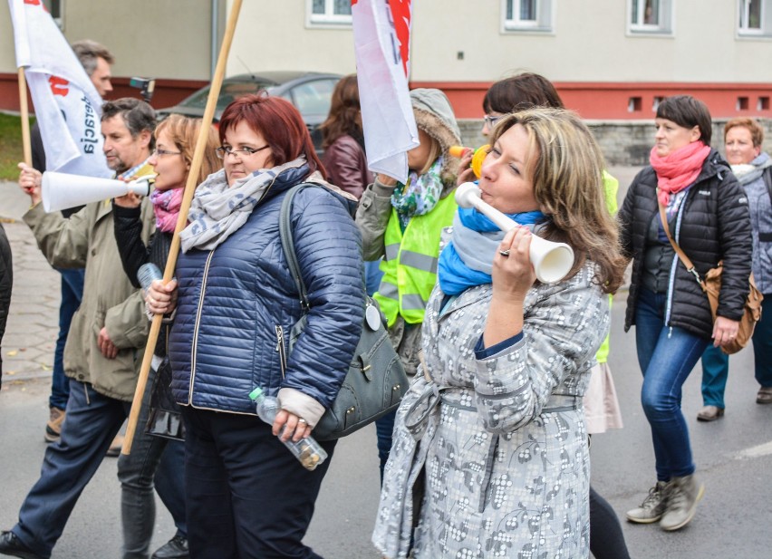 Pracownicy pomocy społecznej protestowali w Grudziądzu [zdjęcia, wideo]
