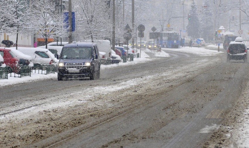 Małopolska: utrudnienia na drogach. Zima znów atakuje