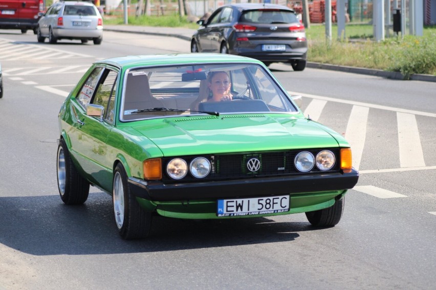 Wieluński Zlot Pojazdów Zabytkowych. Zobaczcie ZDJĘCIA z przejazdu przez miasto 